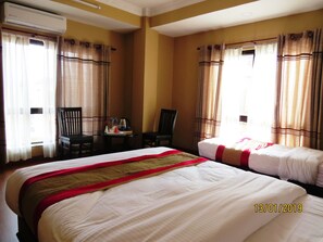 Deluxe Double Room, 1 Queen Bed, Non Smoking | Premium bedding, Select Comfort beds, iron/ironing board, rollaway beds - Hotel Awana (Thaiba)