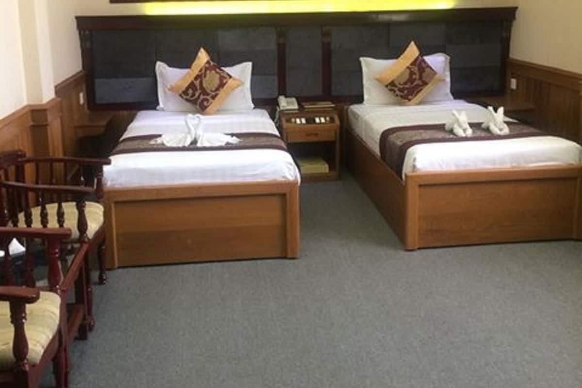 Superior Twin Room, 2 Single Beds, Private Bathroom, City View | Minibar, in-room safe, desk, blackout curtains