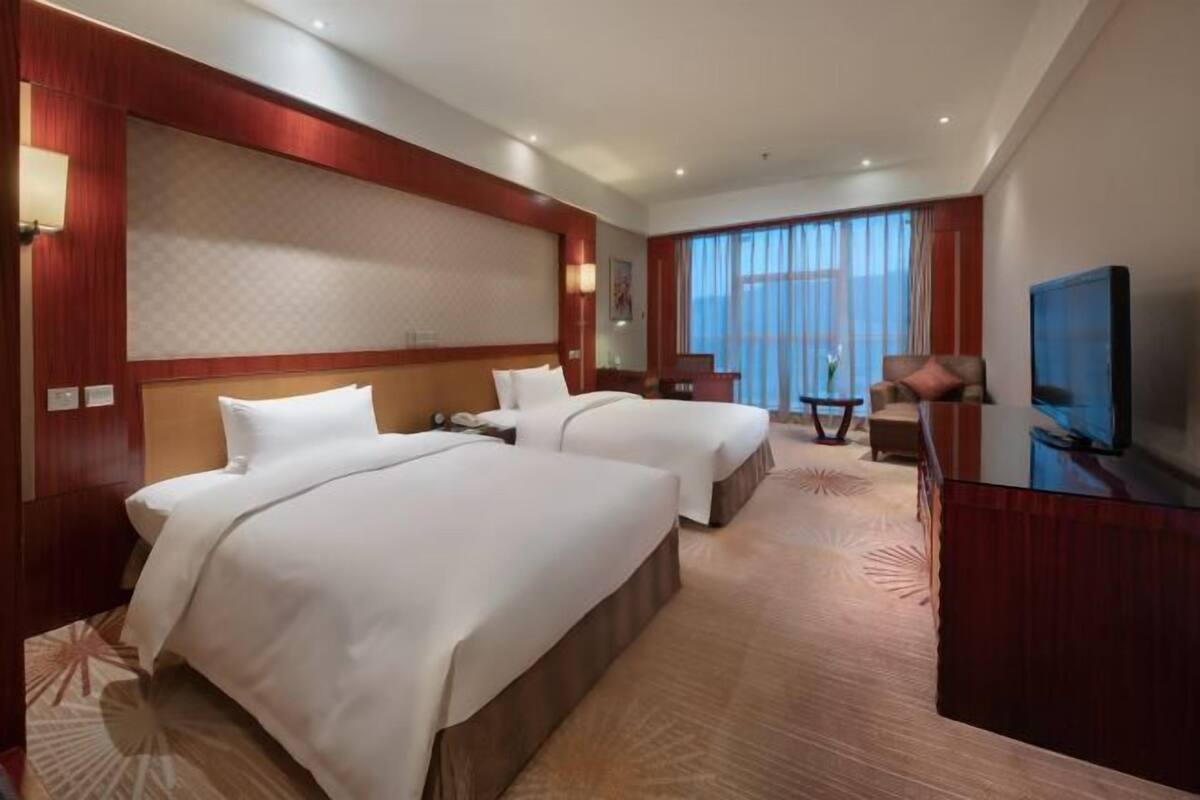 Cofres nos quartos, escrivaninha, cortinas blackout, Wi-Fi de cortesia