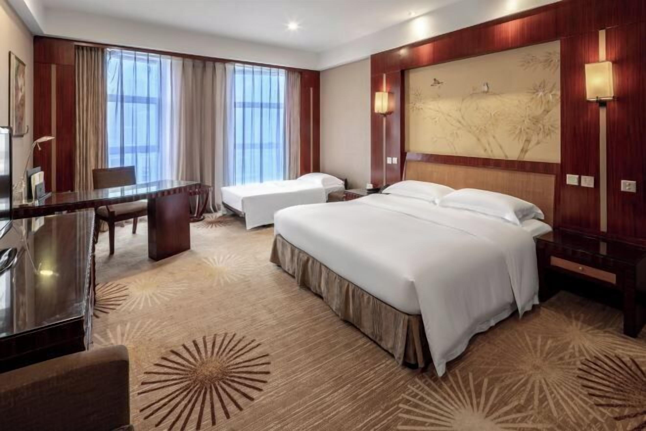 Caja de seguridad en la habitación, escritorio y cortinas blackout 