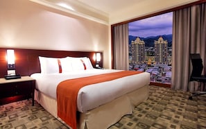 Executive Quadruple Room, 2 Bedrooms | Minibar, desk, blackout curtains, soundproofing - Hione Holiday Hotel (New Taipei City)
