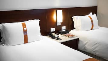 Deluxe Twin Room, 2 Twin Beds | Minibar, desk, blackout drapes, soundproofing