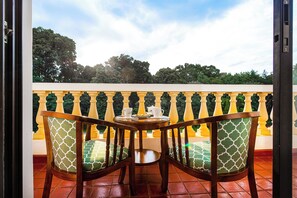 Sengetøy av topp kvalitet, safe på rommet, skrivebord og lydisolert