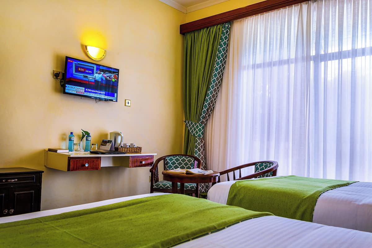 Habitación doble superior | Ropa de cama de alta calidad y caja de seguridad en la habitación