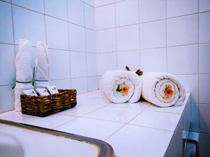 Combined shower/bathtub, deep-soaking bathtub, towels