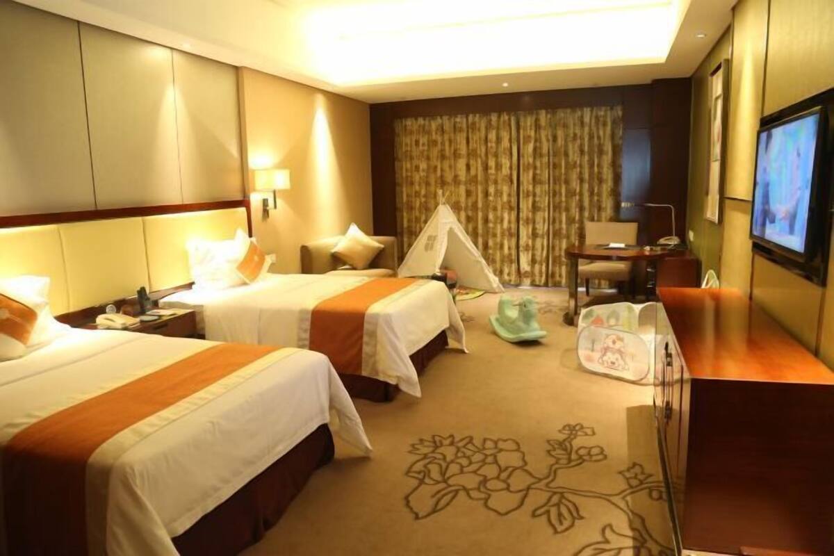 Minibar, in-room safe, desk, blackout drapes