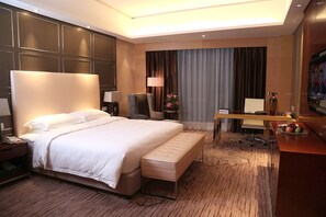 Superior Double Room | Minibar, in-room safe, desk, blackout drapes - Guangzhou Changfeng Gloria Plaza Hotel (Guangzhou)
