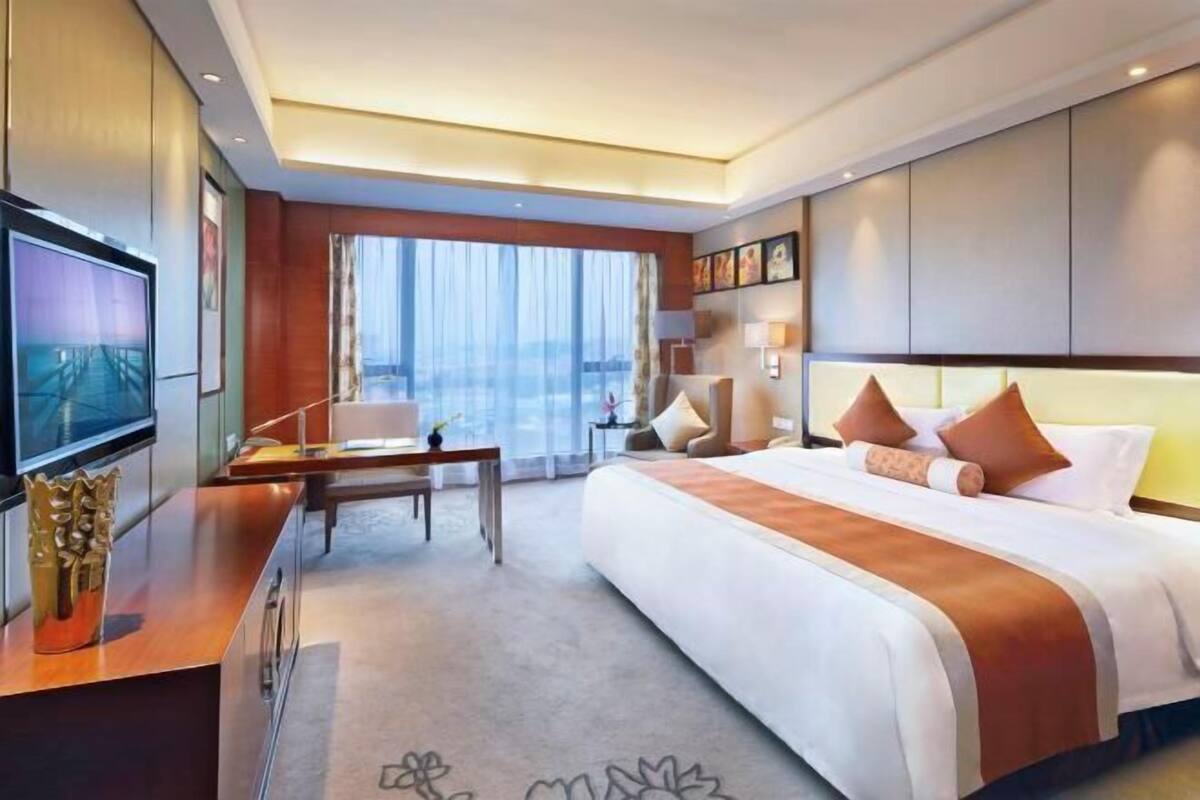 Minibar, in-room safe, desk, blackout drapes