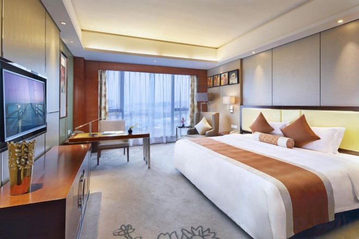 Deluxe Queen Room