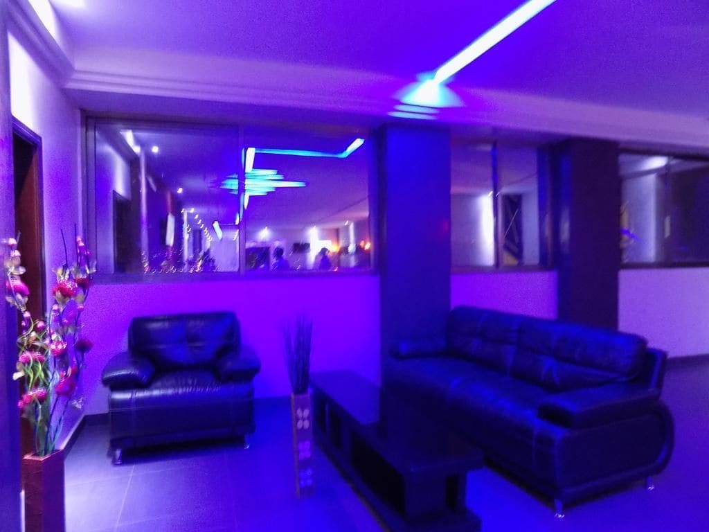 Coin salon dans le hall