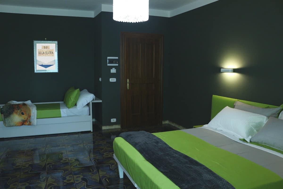 Quadruple Room, Shared Bathroom | Premium bedding, in-room safe, soundproofing, rollaway beds