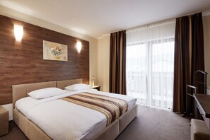 Standard Double Room | In-room safe, desk, soundproofing, iron/ironing board - Graal Resort (Bukovel)