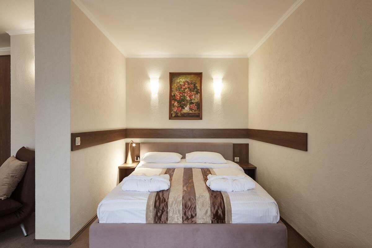 Suite, Balcony | In-room safe, desk, soundproofing, iron/ironing board (on request)