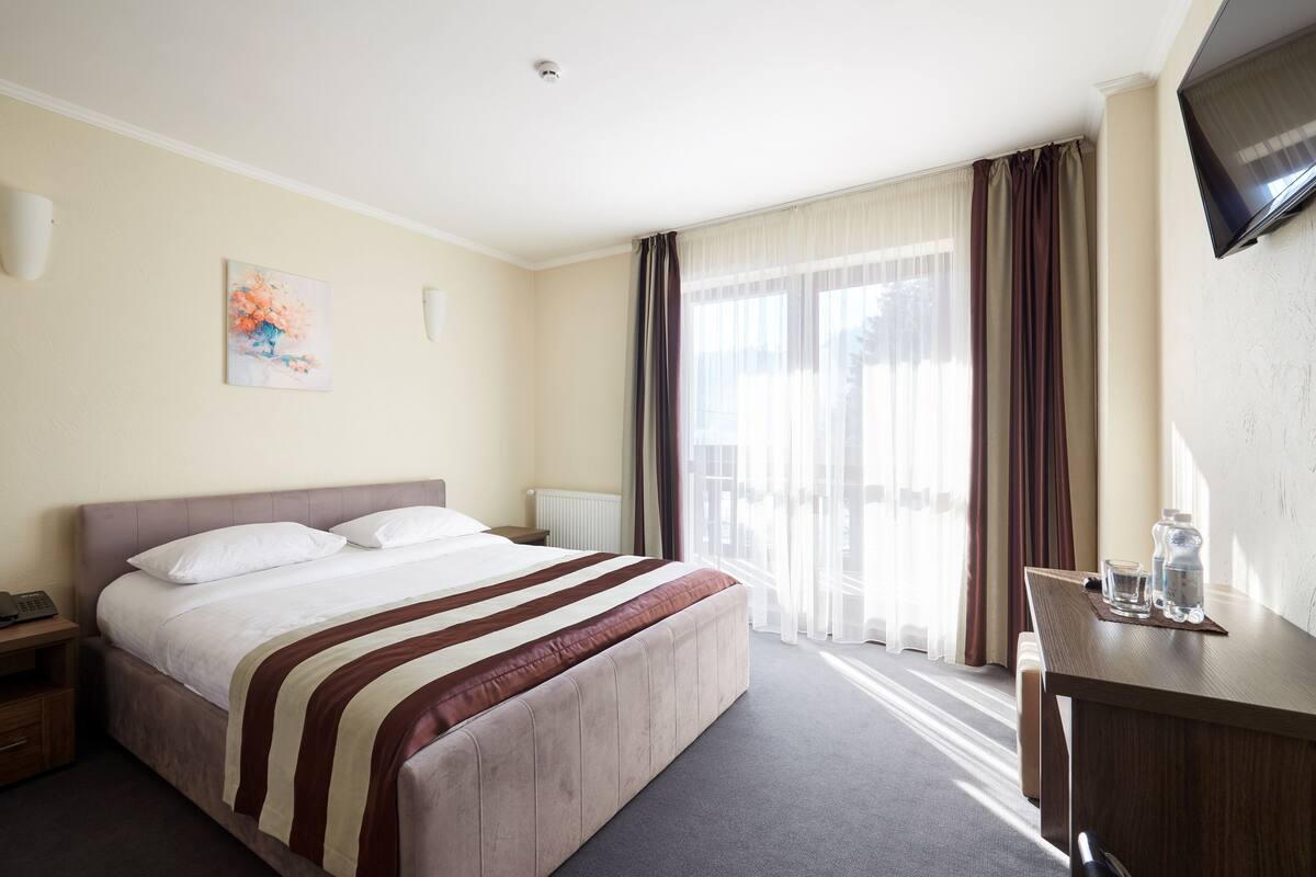 Apartment | In-room safe, desk, soundproofing, iron/ironing board (on request)