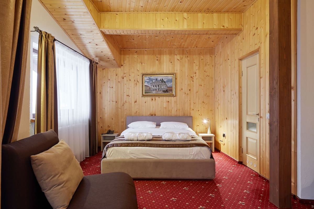 Deluxe Family Room | In-room safe, desk, soundproofing, iron/ironing board (on request)