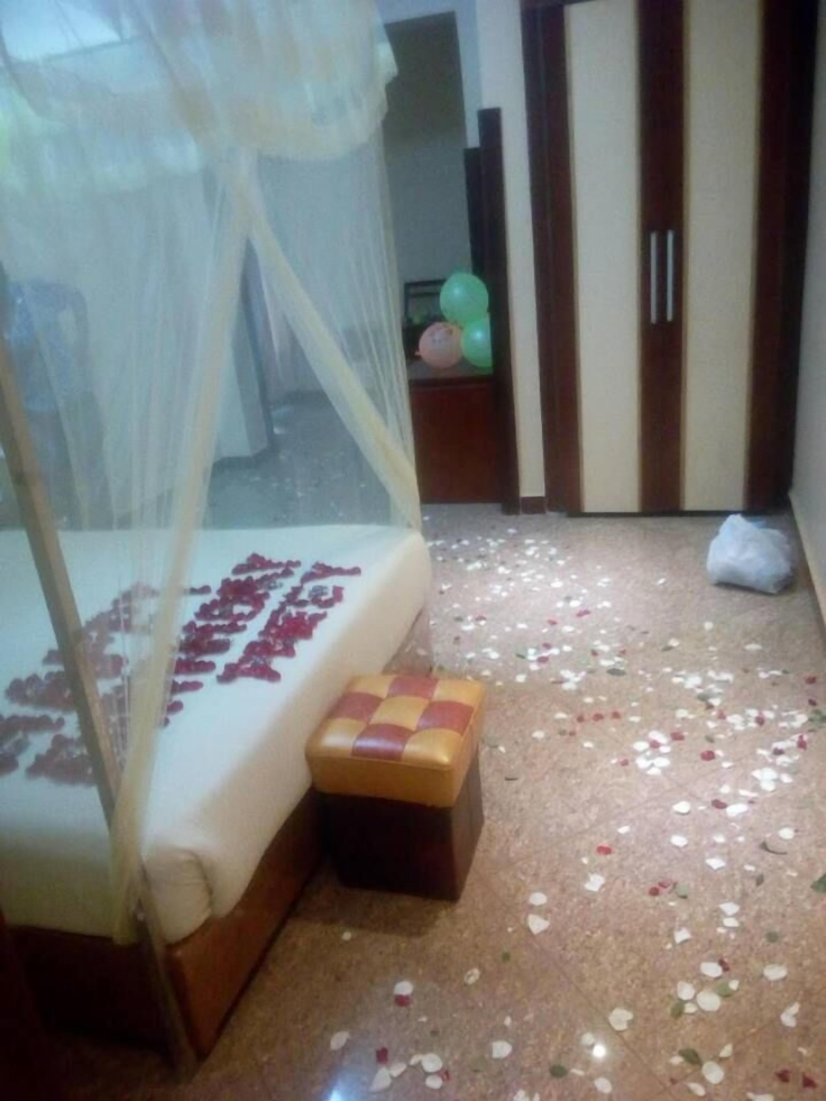 Free WiFi, bed sheets