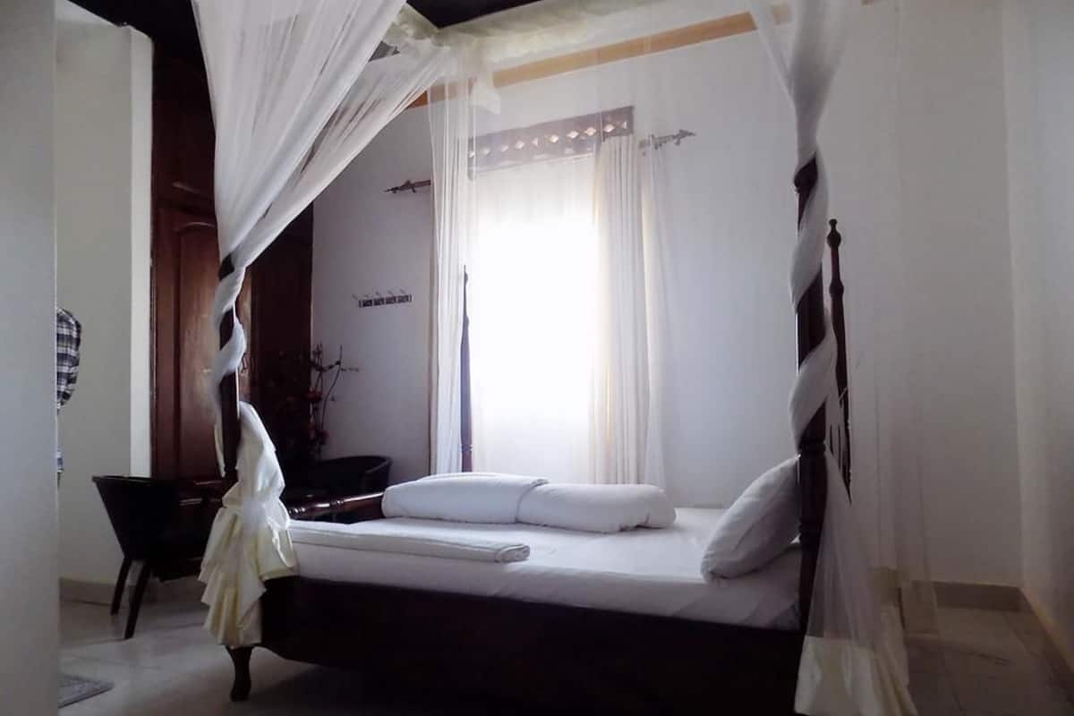 Executive Room | Desk, free WiFi, bed sheets