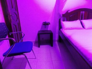 Double Room | Desk, free WiFi, bed sheets