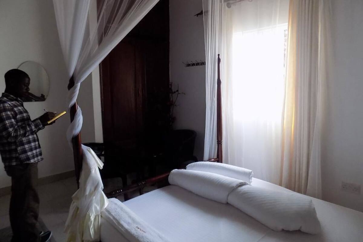Desk, free WiFi, bed sheets
