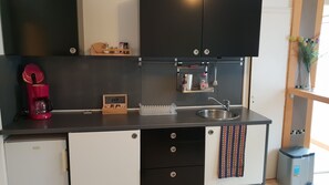 Kylskåp, mikrovågsugn, ugn och spishäll