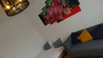 Apartment | Schreibtisch, Verdunkelungsvorhänge, Bügeleisen/Bügelbrett