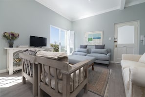 Comfort House, Multiple Beds, Non Smoking | Living room | Flat-screen TV - Brompton 7 (Cape Town)