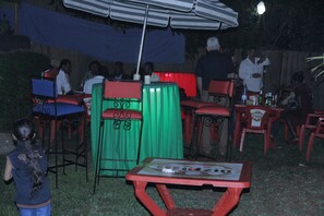 Breakfast, lunch, dinner served; local and international cuisine 