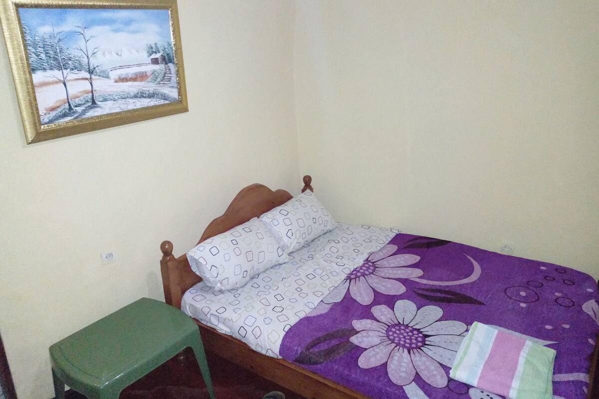 Economy Double Room, 1 Bedroom, Non Smoking, Private Bathroom | In-room safe, free WiFi, bed sheets