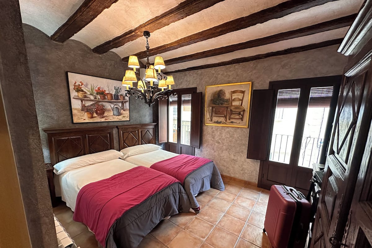 1 habitación, decoración personalizada y muebles diferentes