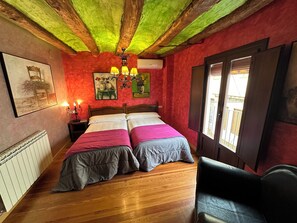 Rom – deluxe | Individuelt dekorert, individuelt innredet og wi-fi (inkludert)