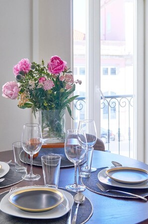 Full-sized fridge, microwave, oven, stovetop - Lisbon Best Choice Prime Apartments Alfama (Lisbon)