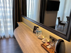 Standard Triple Room | Premium bedding, minibar, in-room safe, desk - Tk Taxim Hotel (Istanbul)