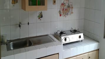 電冰箱、爐台、鍋具/餐盤/廚房用品