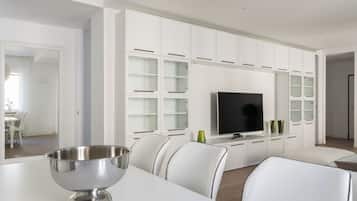 Apartment, 3 Bedrooms | In-room dining