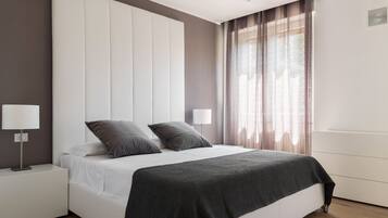 Apartment, 3 Bedrooms | 3 bedrooms, premium bedding, down comforters, cribs/infant beds