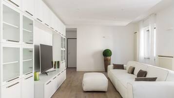 Apartment, 3 Bedrooms | Living room | Flat-screen TV