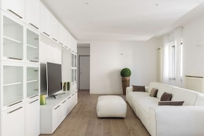 Apartment, 3 Bedrooms | Living room | Flat-screen TV - Pure White (Como)