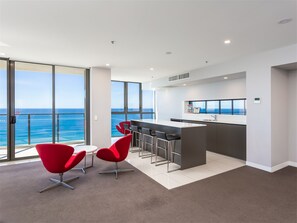 Business centre - Serain Residences On Surfers Private Apartments (Surfers Paradise)