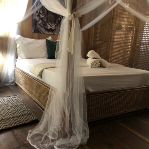 EMWOUTOU | Room amenity - Oveng Lodge (Nkolmétet)