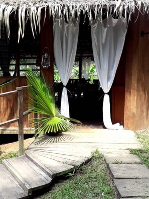 Courtyard - Oveng Lodge (Nkolmétet)