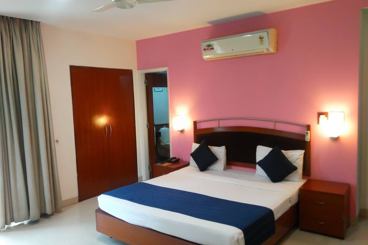 Minibar, in-room safe, soundproofing, iron/ironing board