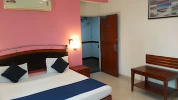 Deluxe Double or Twin Room | Minibar, in-room safe, soundproofing, iron/ironing board
