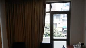 Executive Double Room | Minibar, in-room safe, soundproofing, iron/ironing board