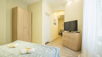 Apartment | 1 bedroom, desk, laptop workspace, soundproofing