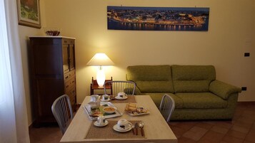 Una televisión de pantalla plana