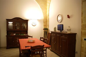 Dining - B&B Federico II (Brindisi)