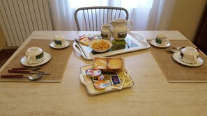 In-room dining - B&B Federico II (Brindisi)