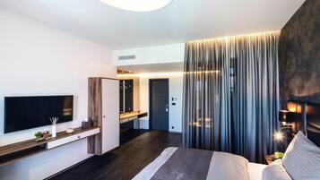 Select Comfort beds, free minibar, in-room safe, desk