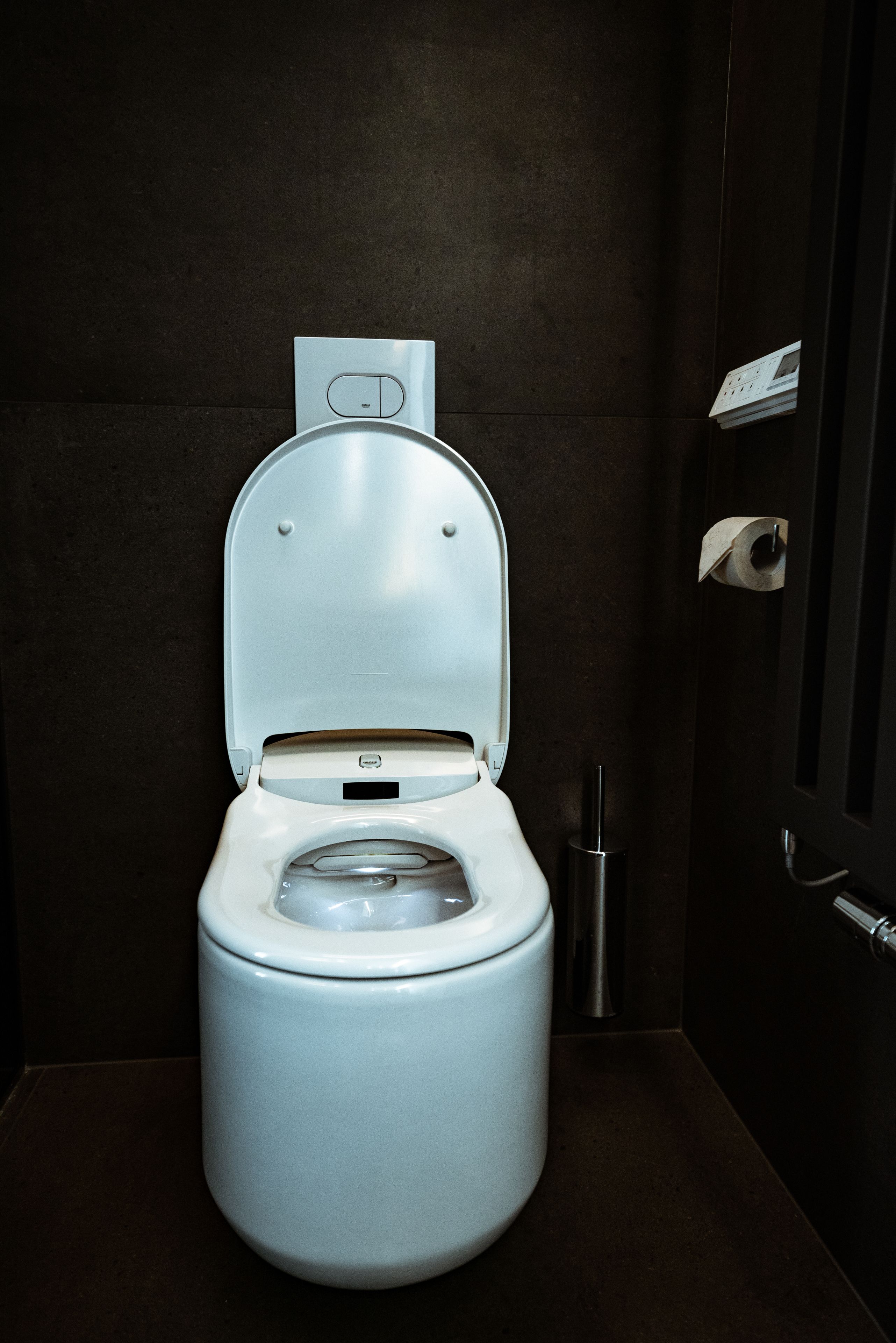 deluxe double room | bathroom | shower, hydromassage showerhead, designer toiletries, hair dryer