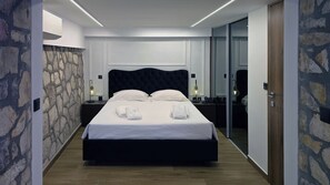 Suite | Down comforters, minibar, blackout drapes, soundproofing - Vintage Suites Trikala (Trikala)